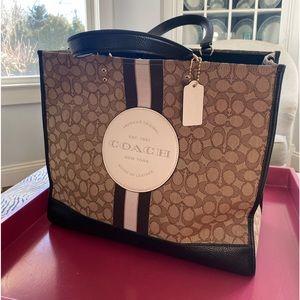 Dempsey Tote 40 In Signature Jacquard With Stripe And Coach Patch